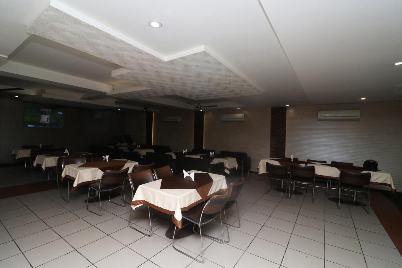 Oyo 22826 Hotel Sheltear & Resturant Agra  Bagian luar foto