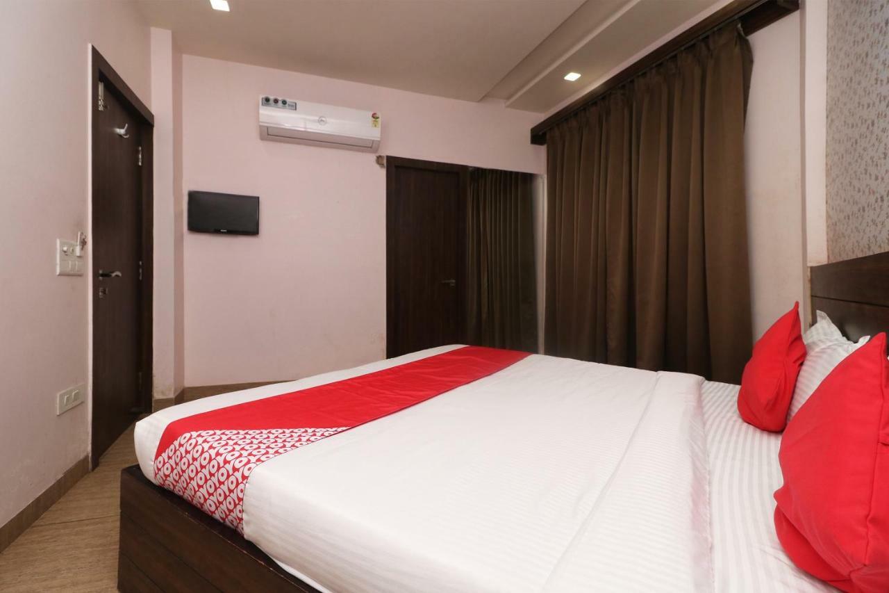Oyo 22826 Hotel Sheltear & Resturant Agra  Bagian luar foto